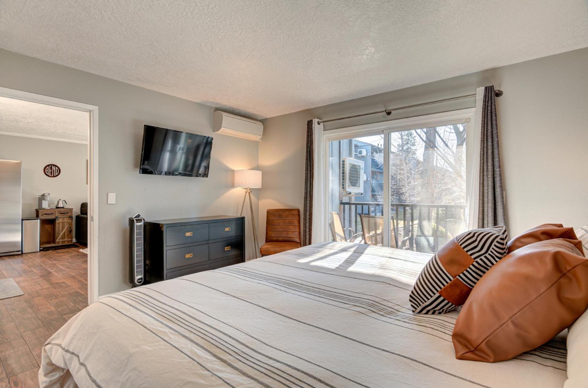 Pioneer Park Rentals Downtown Bend Room photo
