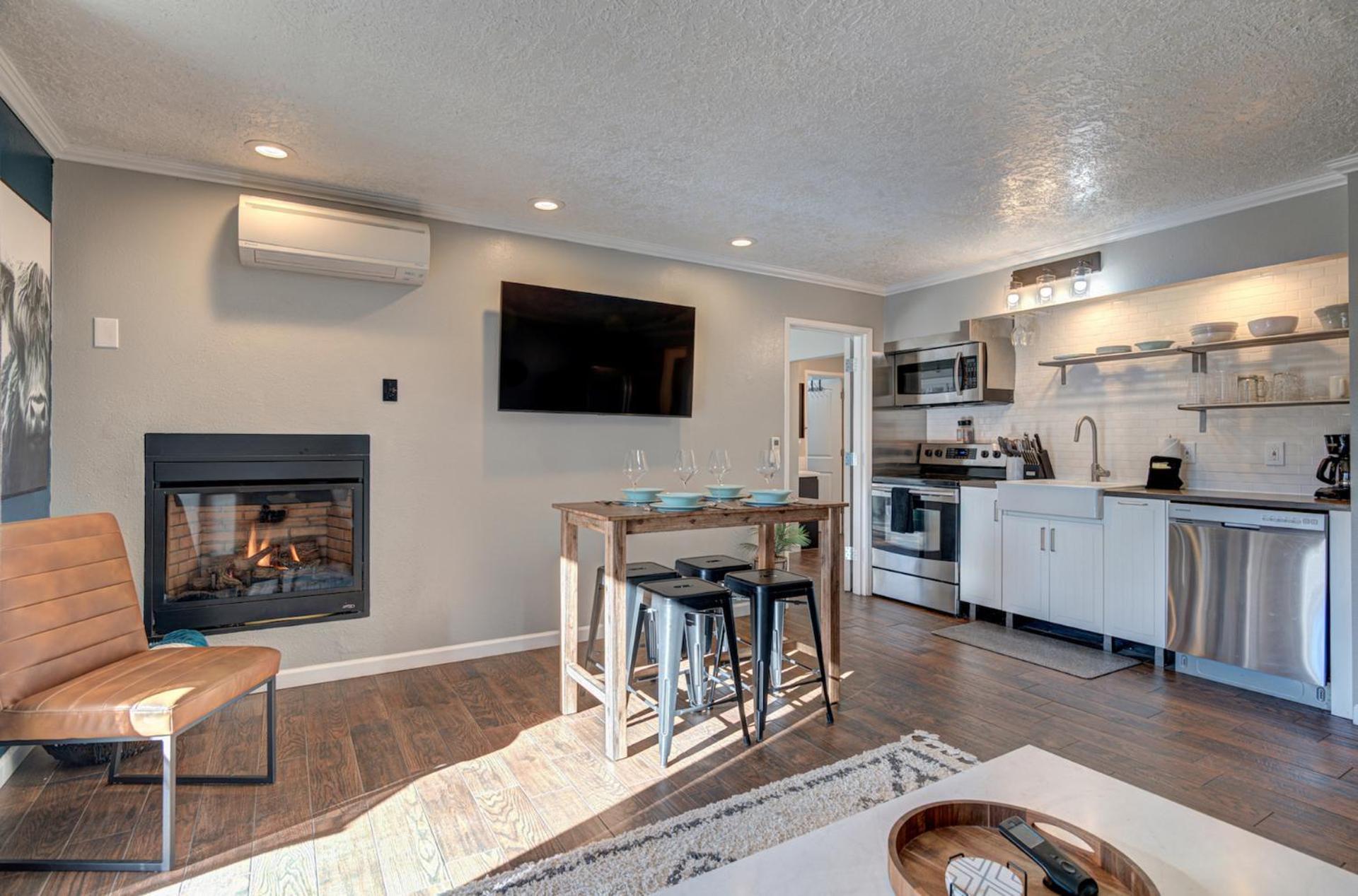 Pioneer Park Rentals Downtown Bend Room photo