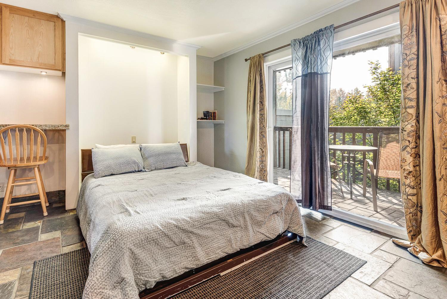 Pioneer Park Rentals Downtown Bend Room photo